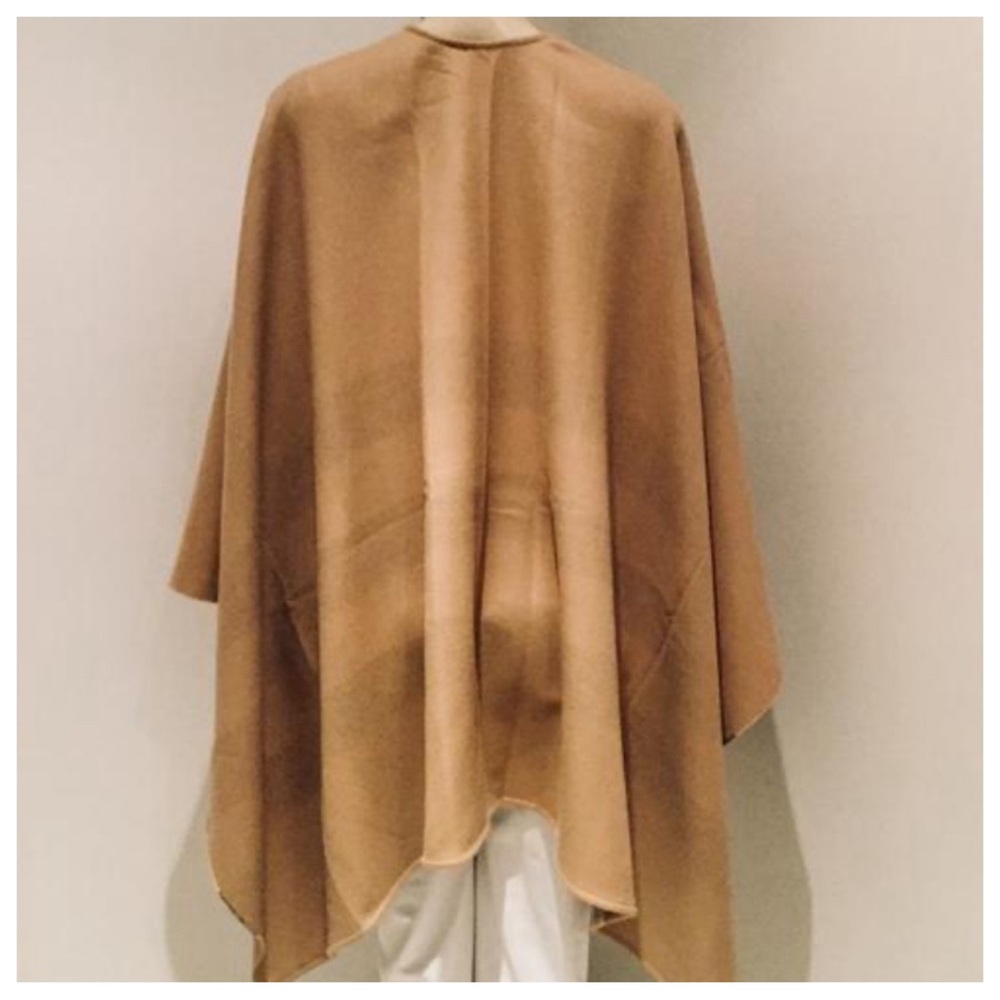 BURBERRY LONDON CHARLOTTE REVERSIBLE SOLID CHECK WOOL CAPE. - Picture 7 of 11